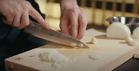 La Meilleure Planche à Découper pour vos Couteaux Japonais