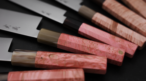 Édition Limitée :  Couteau Santoku  au Manche Rose