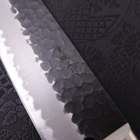 Santoku Revêtement Inox Blue Super Kurouchi Tsuchime Manche Occidental Noire 180mm-[Musashi]-[Couteaux de cuisine japonais]